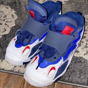 Great tennis shoes for a young boy!